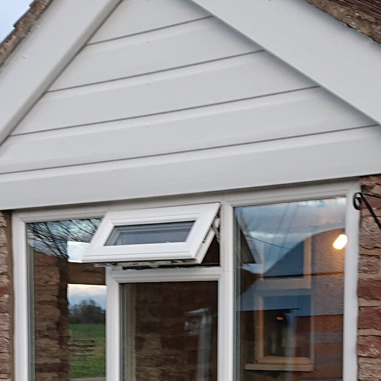 R Davies Glazing Services offer a double glazing Installtion service in Tywyn and the local surrounding area Upvc window and door Installations in Tywyn and surrounding local areas